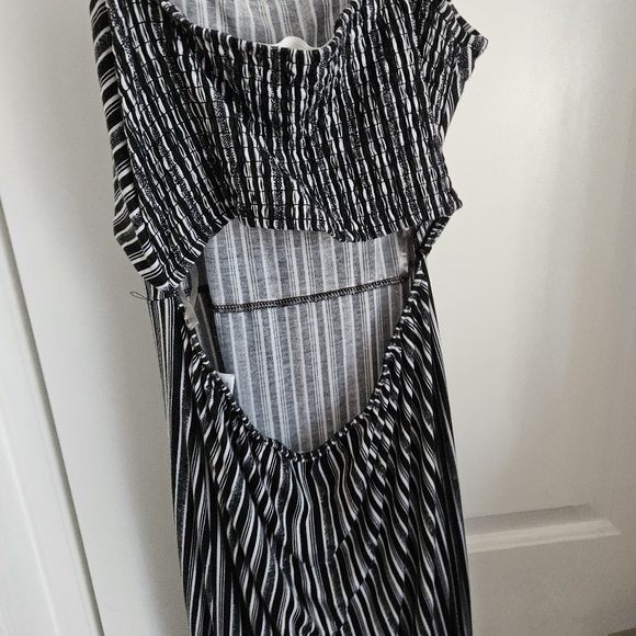 Black & White Maxi Dress - Picture 3 of 4